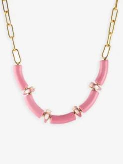 Cockatoo and pink pearl necklace><noscript><img width=