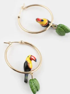 Créoles rondes toucan et feuilles><noscript><img width=