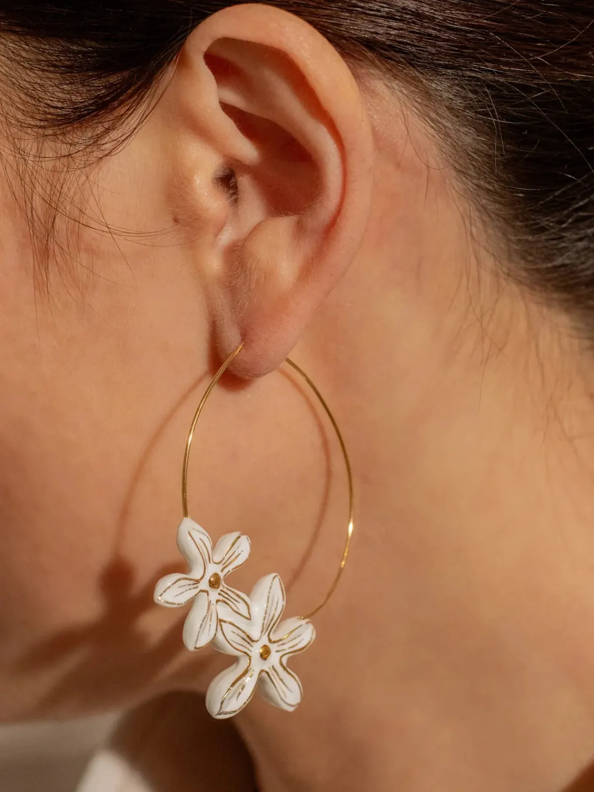 Grandes créoles fleurs d'Erine blanche>NACH BIJOUX Outlet
