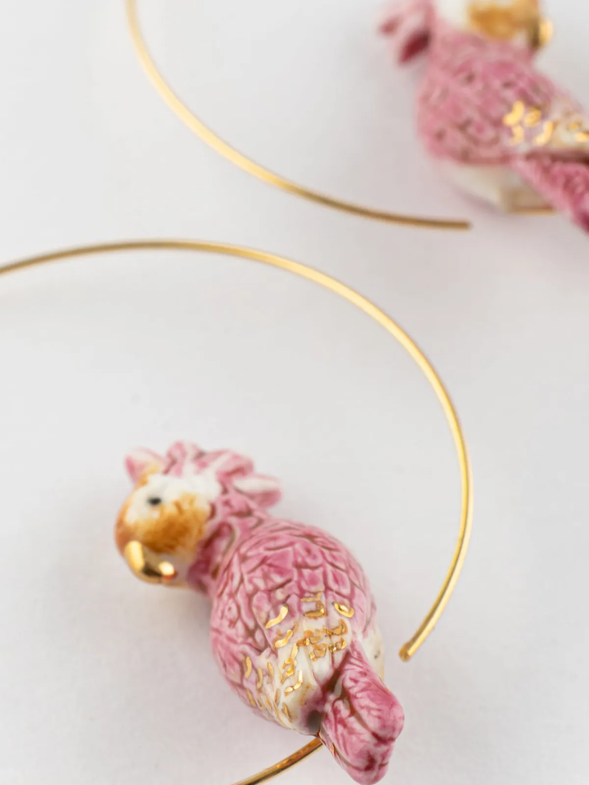 Large pink cockatoo hoop earrings>NACH BIJOUX Outlet