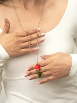Long red tulip necklace><noscript><img width=