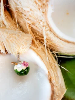 Maxi coconut charms>NACH BIJOUX New
