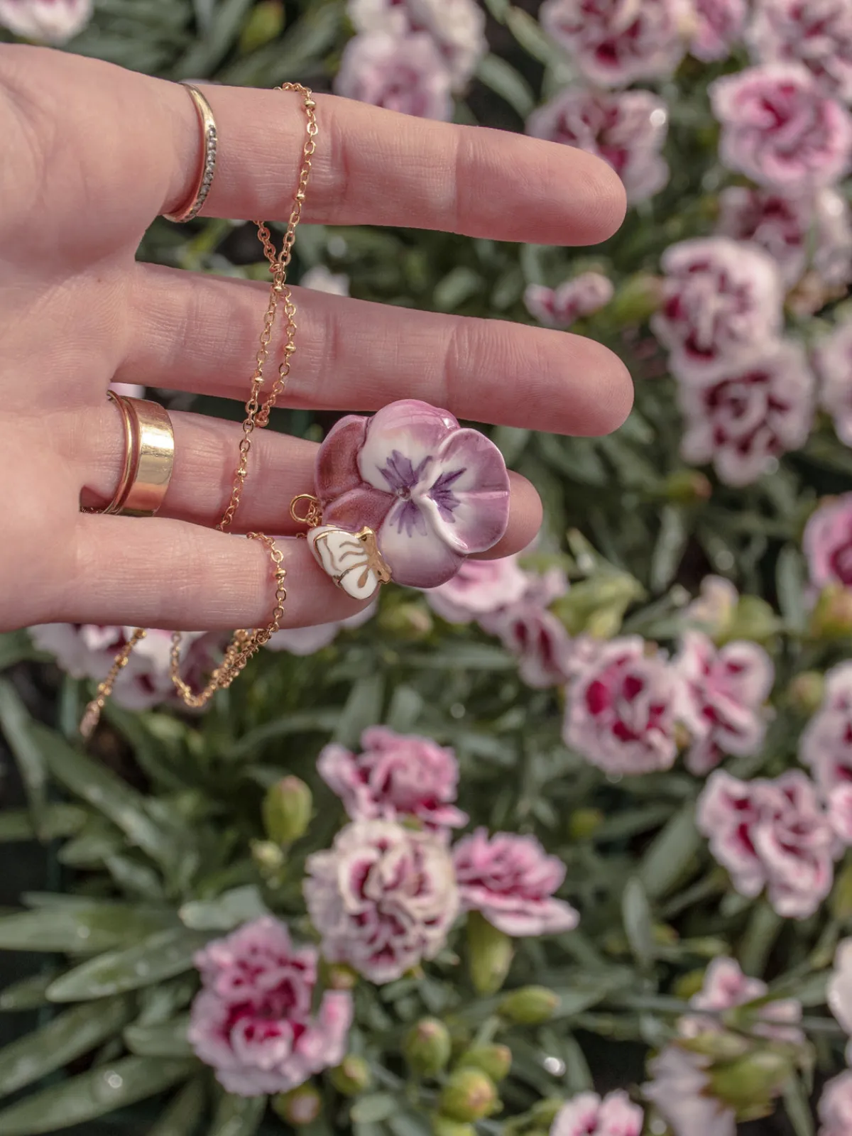 Pansy and purple butterfly necklace>NACH BIJOUX Hot