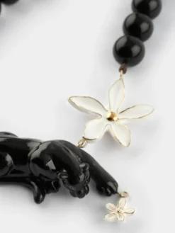 Panther, flower and pearl necklace><noscript><img width=