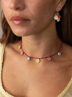 Pearl and flower necklace><noscript><img width=
