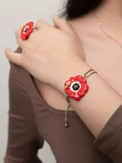 Red anemone iridescent cord bracelet>NACH BIJOUX Outlet