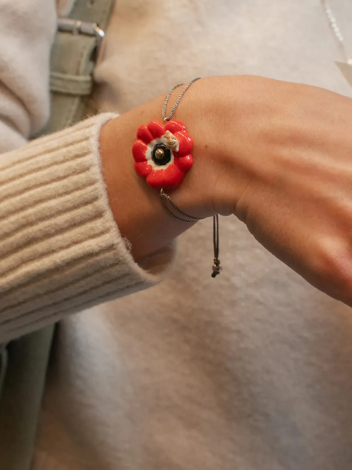 Red anemone iridescent cord bracelet>NACH BIJOUX Outlet