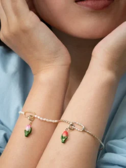 Red Tulip Charm><noscript><img width=