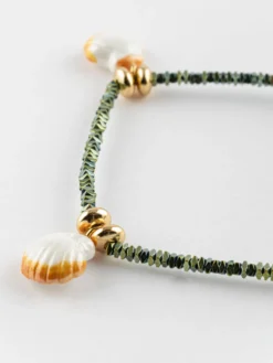 Shell hematite bead bracelet><noscript><img width=