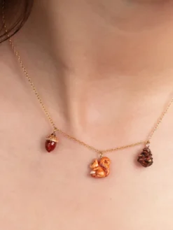 Squirrel, acorn and pine cone necklace>NACH BIJOUX Best