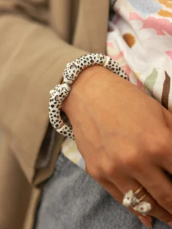 White and gold leopard print kiss bracelet>NACH BIJOUX New
