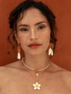 White flower necklace>NACH BIJOUX New