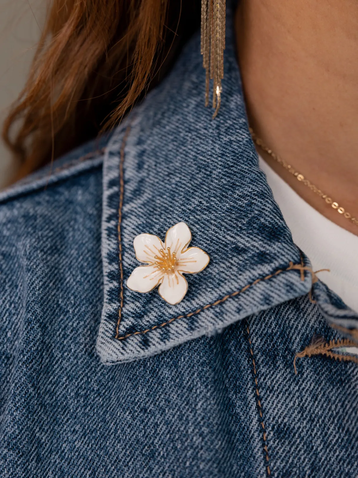 White flower pin>NACH BIJOUX Online