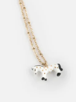 White horse collar><noscript><img width=
