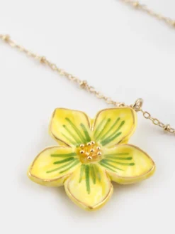 Yellow flower necklace><noscript><img width=